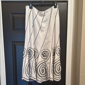 Alberto Makali White and Black Embellished A-Line Midi Skirt